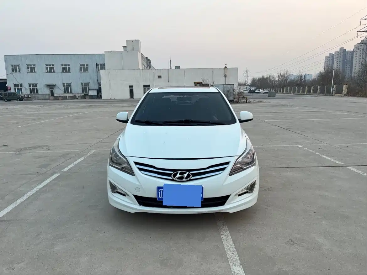 Hyundai Reina 2014 Model 1.4L Automatic GLX фото 2