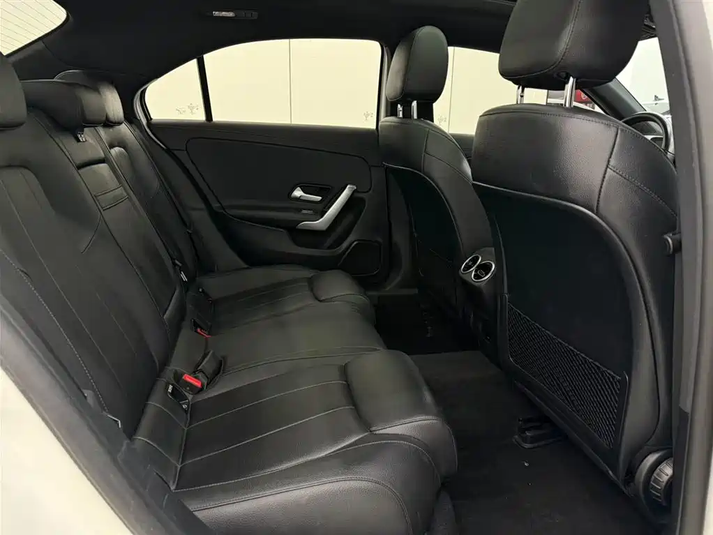Mercedes-Benz A-Class 2022 A 180 L фото 15