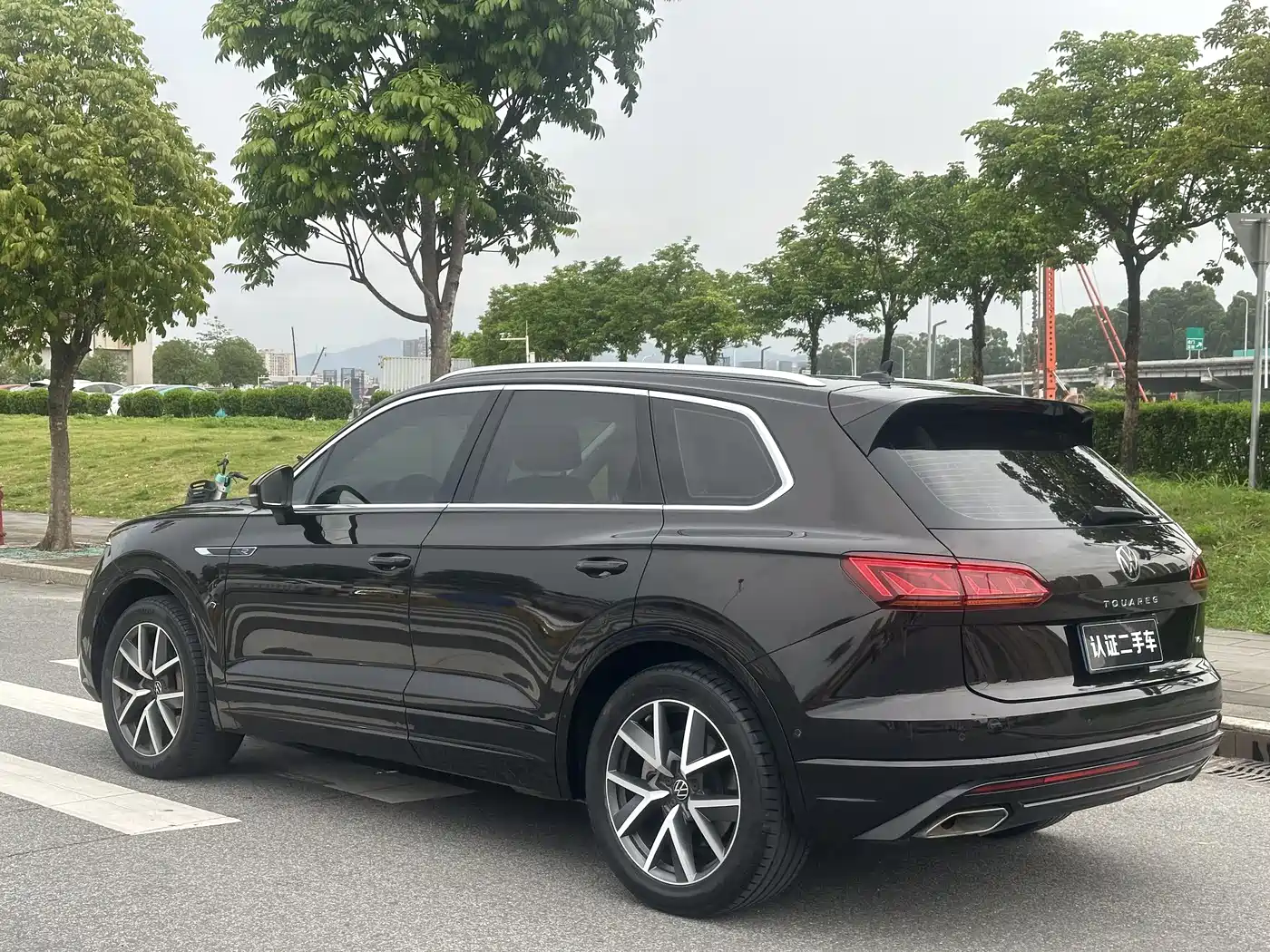 VOLKSWAGEN TOUAREG
