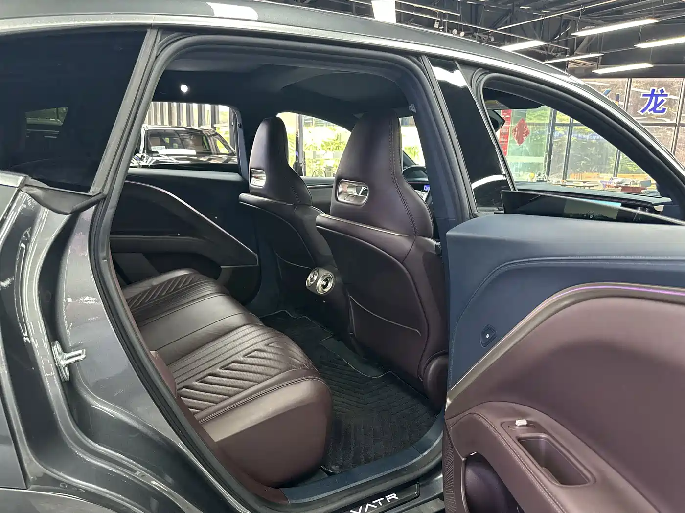 Avatr 11 2023 2022 Long Range Dual Motor Luxury Edition 5-seater