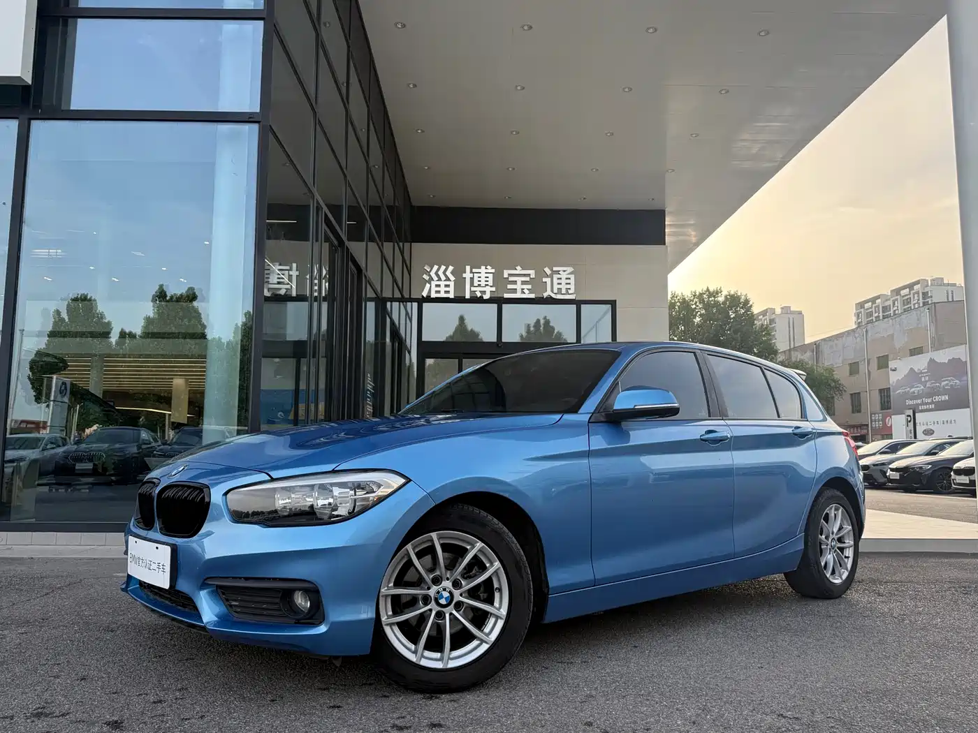 BMW 1 Series (Import) 2018 118i Leading фото 2