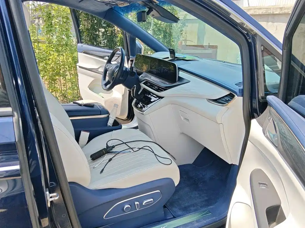 Фото 20 - Buick GL8