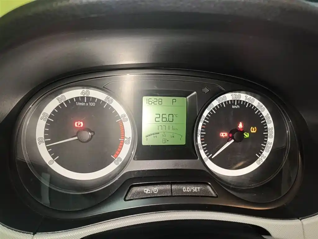 Škoda Fabia 2017 1.4L Auto Car Enjoy Edition фото 12