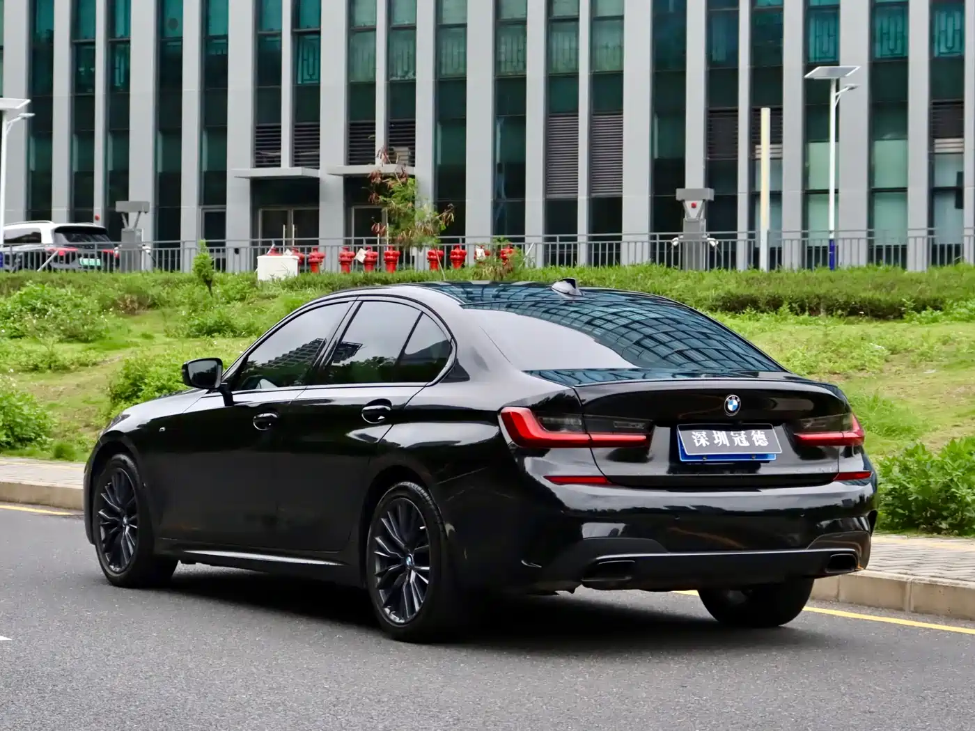 BMW 3 Series 2021 325i M Sport Night Edition фото 6