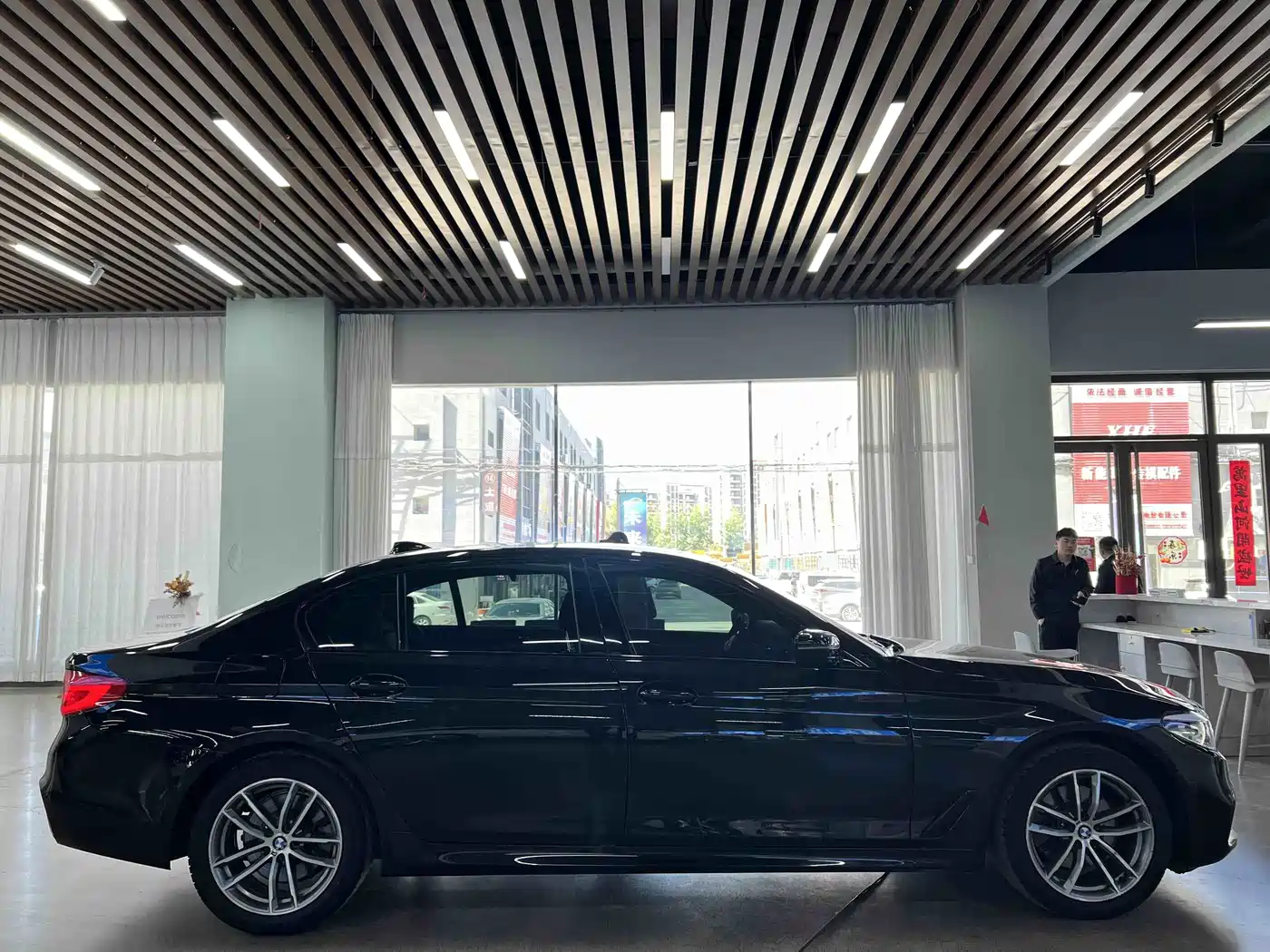 BMW 5 Series 2019 525Li M Sport Package фото 18