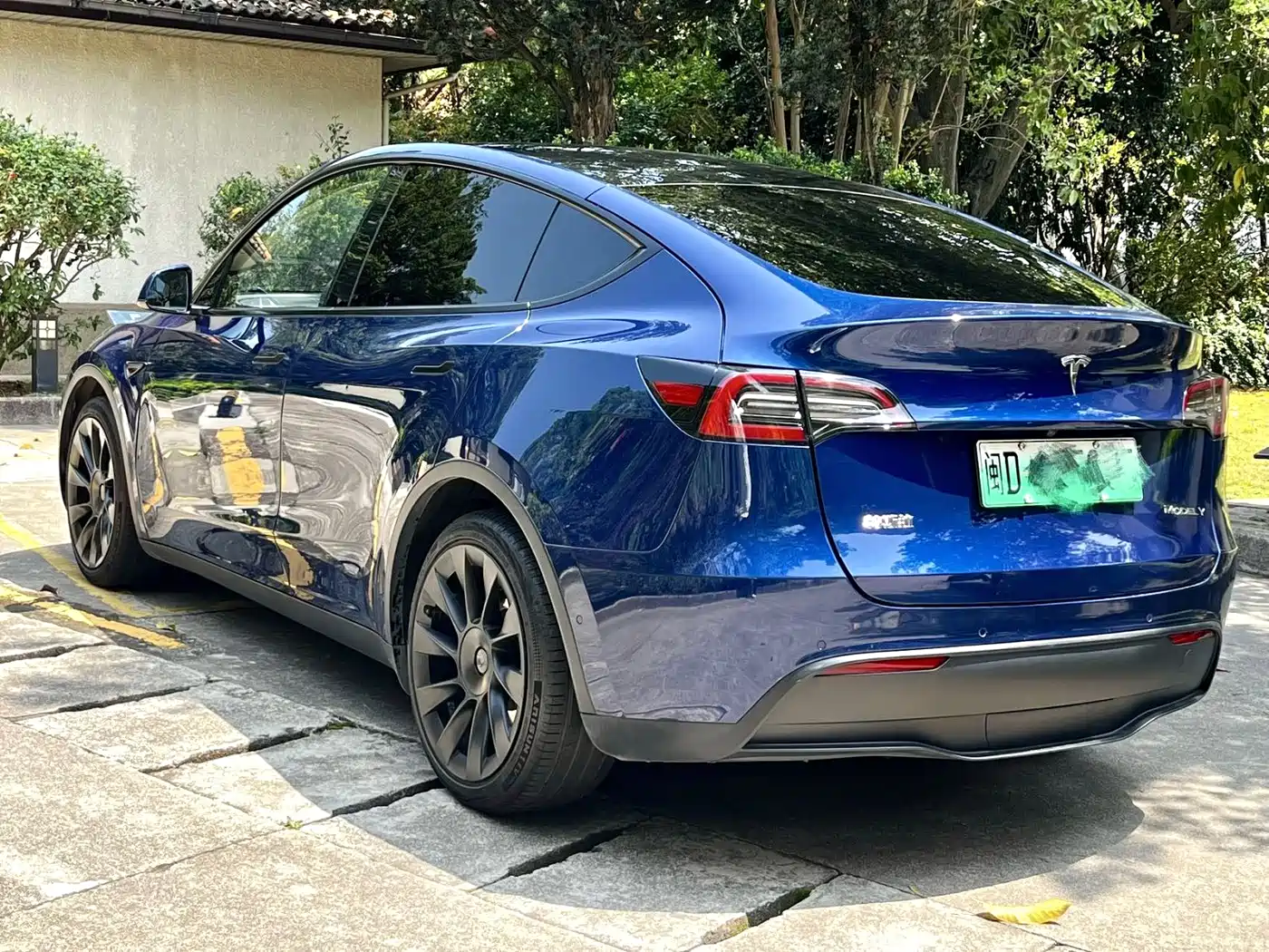 TESLA MODEL Y