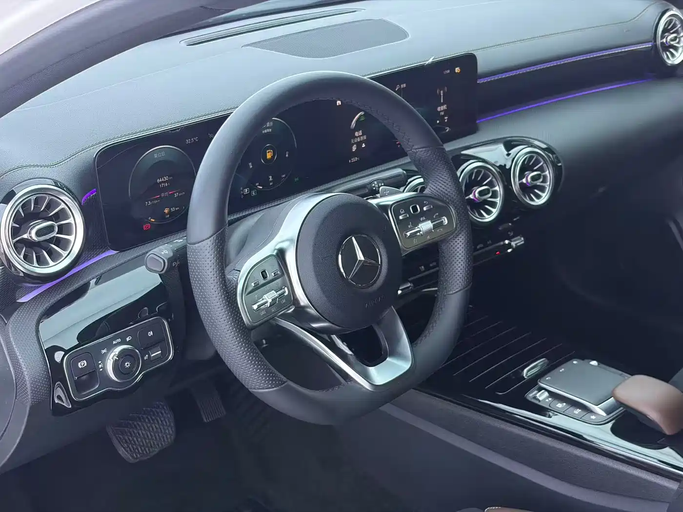 Mercedes-Benz A-Class 2021 A 200 L Sport Sedan Fashion Edition фото 8