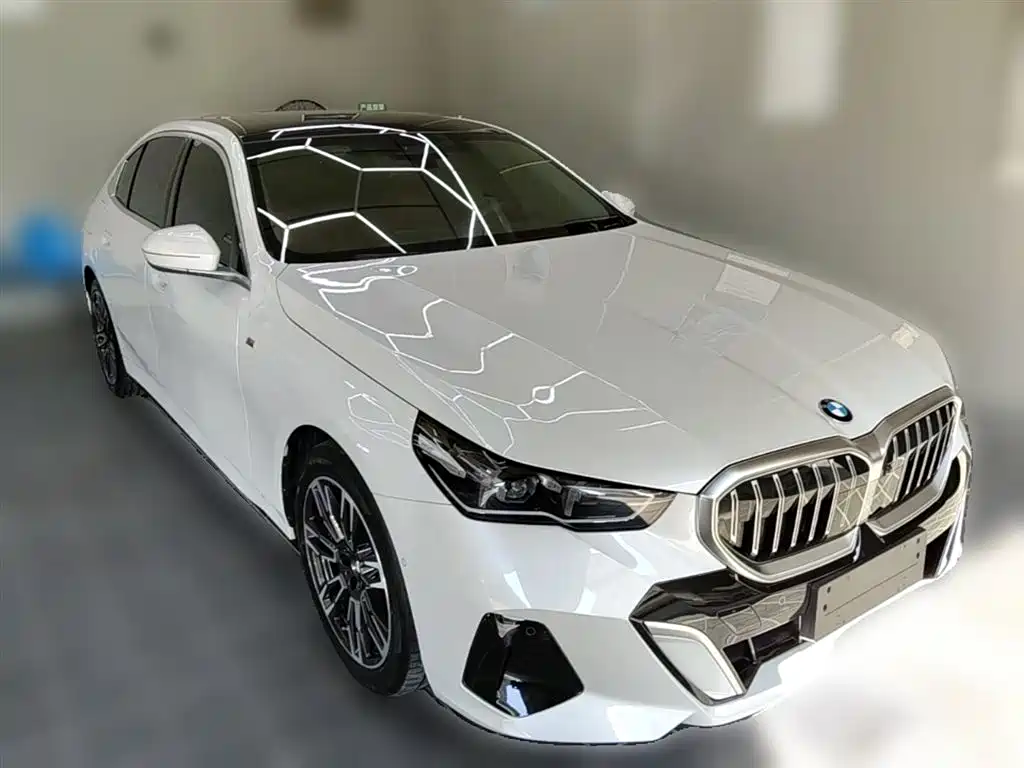 BMW 5 Series 2024 530Li Leading M Sport Package фото 7