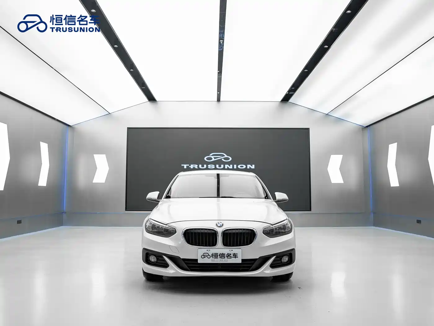 BMW 1 Series 2017 118i Fashion фото 2