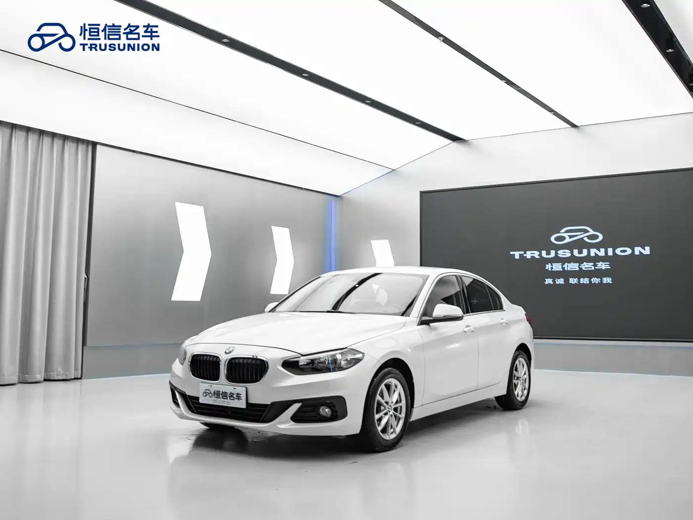 BMW 1 Series 2017 118i Fashion фото 3
