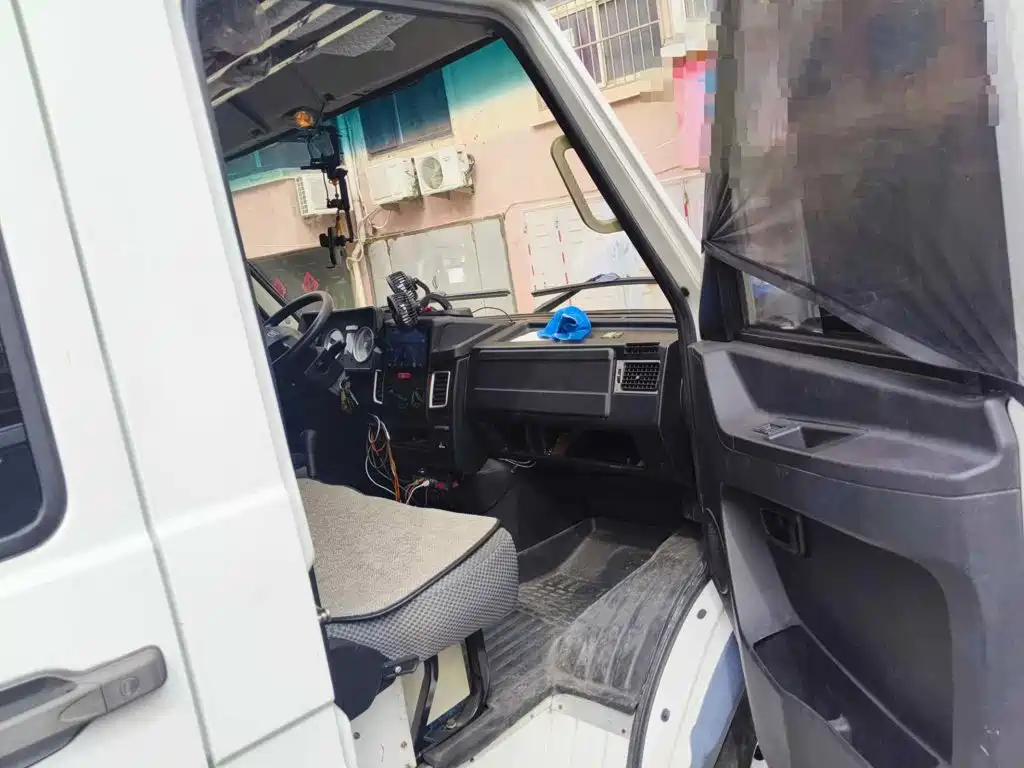 Iveco Daily 2020 2020 Model 2.5T A35 Bus Single-Tire Medium Roof 5-9 Seats China V