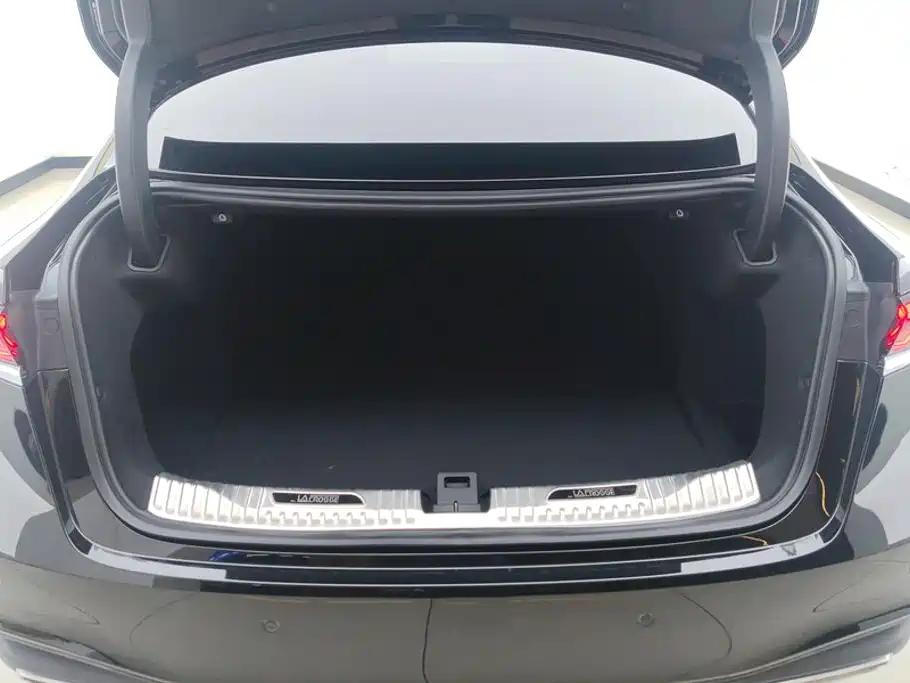 Buick LaCrosse 2026 2026 Model 28T Platinum Edition