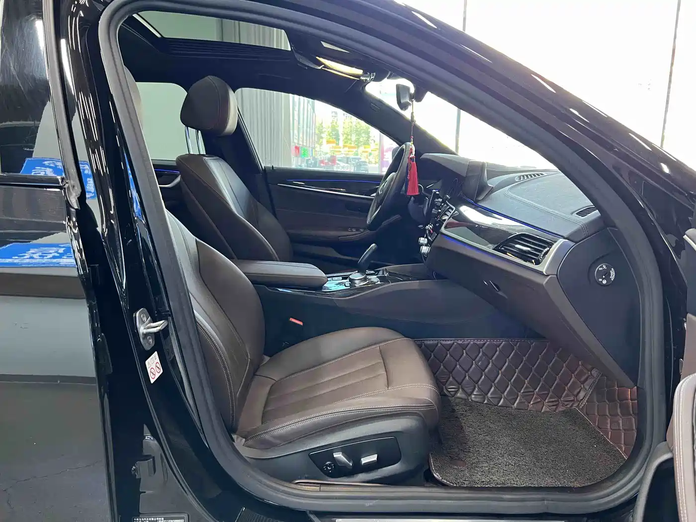 BMW 5 Series 2019 525Li M Sport Package фото 8