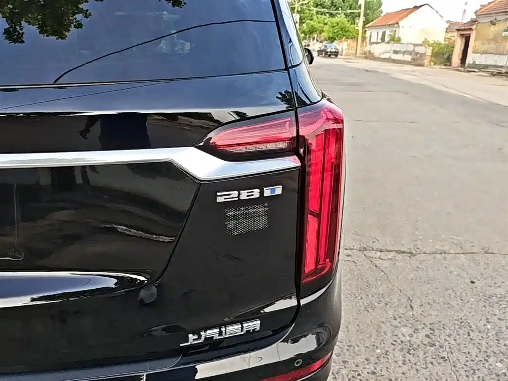 CADILLAC XT6