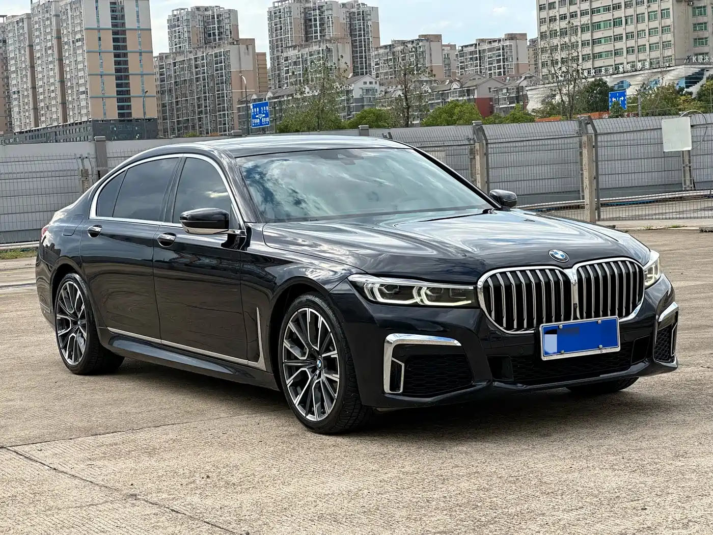 BMW 7 Series 2019 740Li Leading M Sport Package фото 3