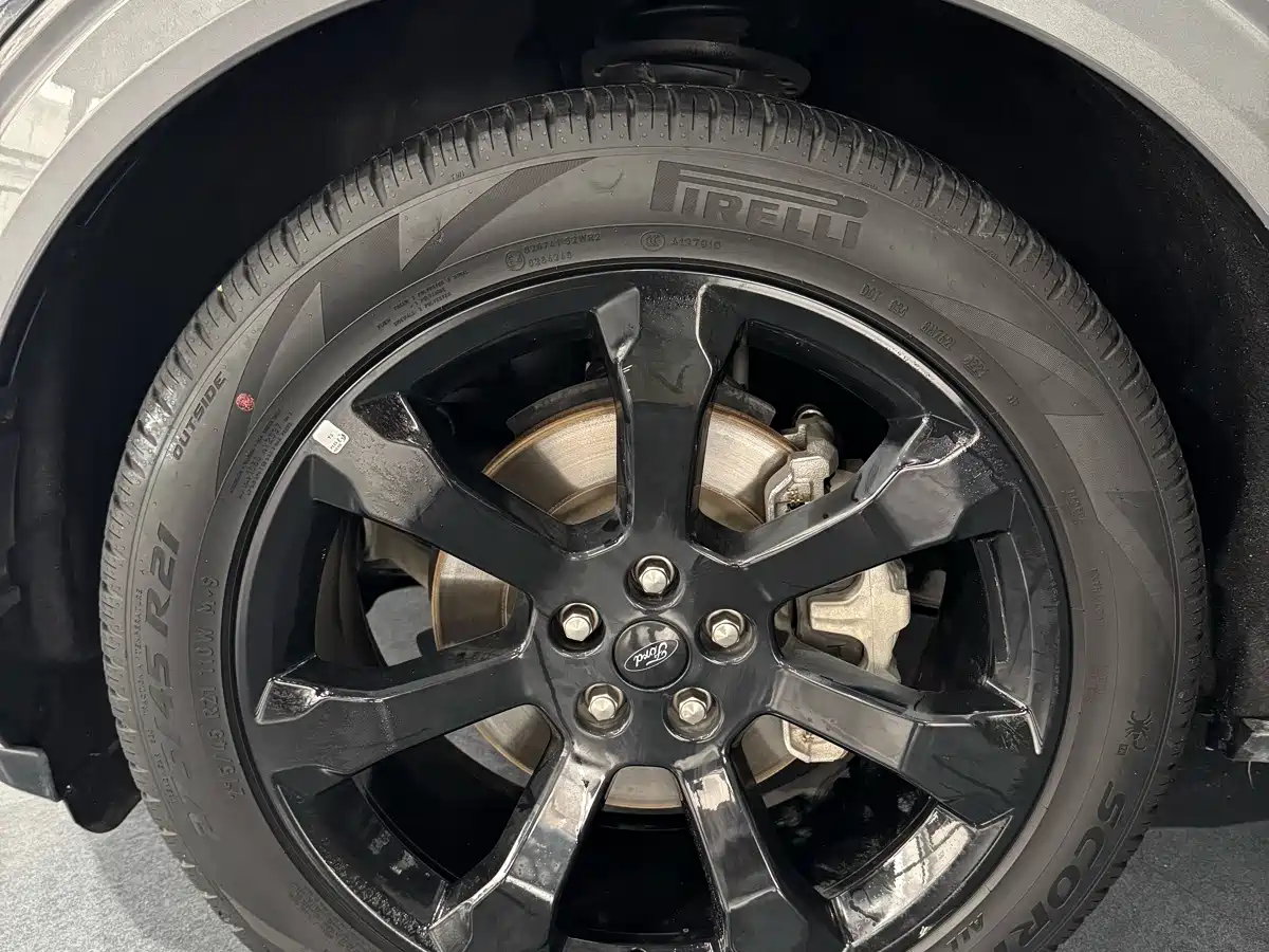 Фото 21 - Ford Explorer