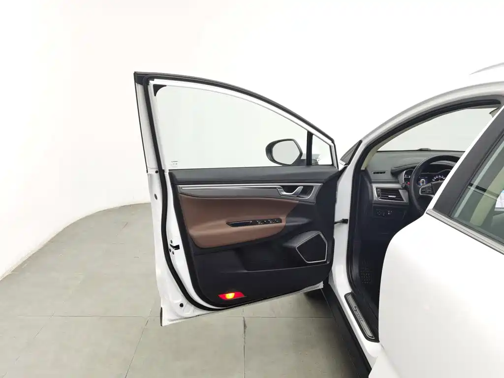 Photo 8 - Geely Emgrand GS