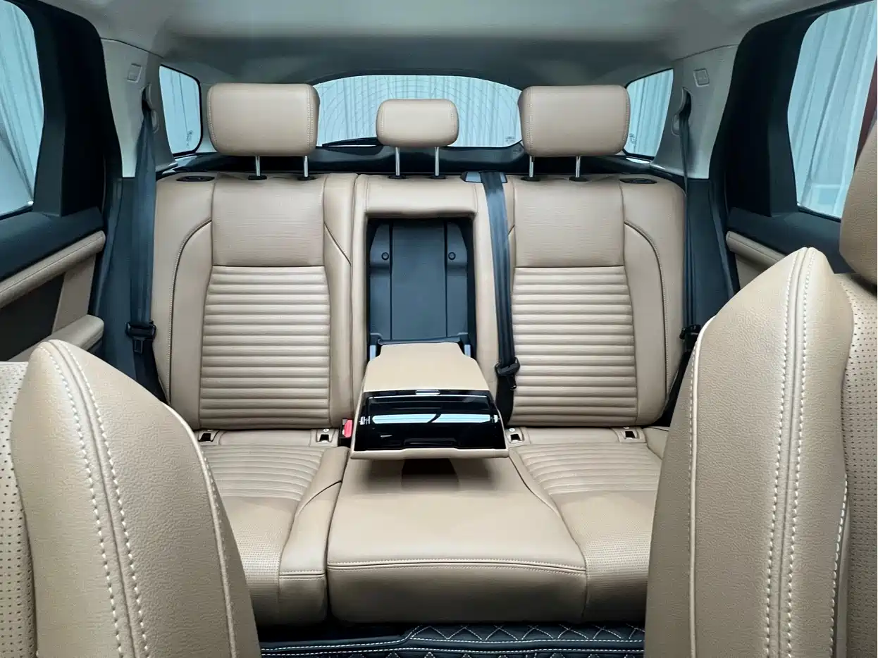 Land Rover Discovery Sport 2025 249PS Performance Tech Edition фото 9