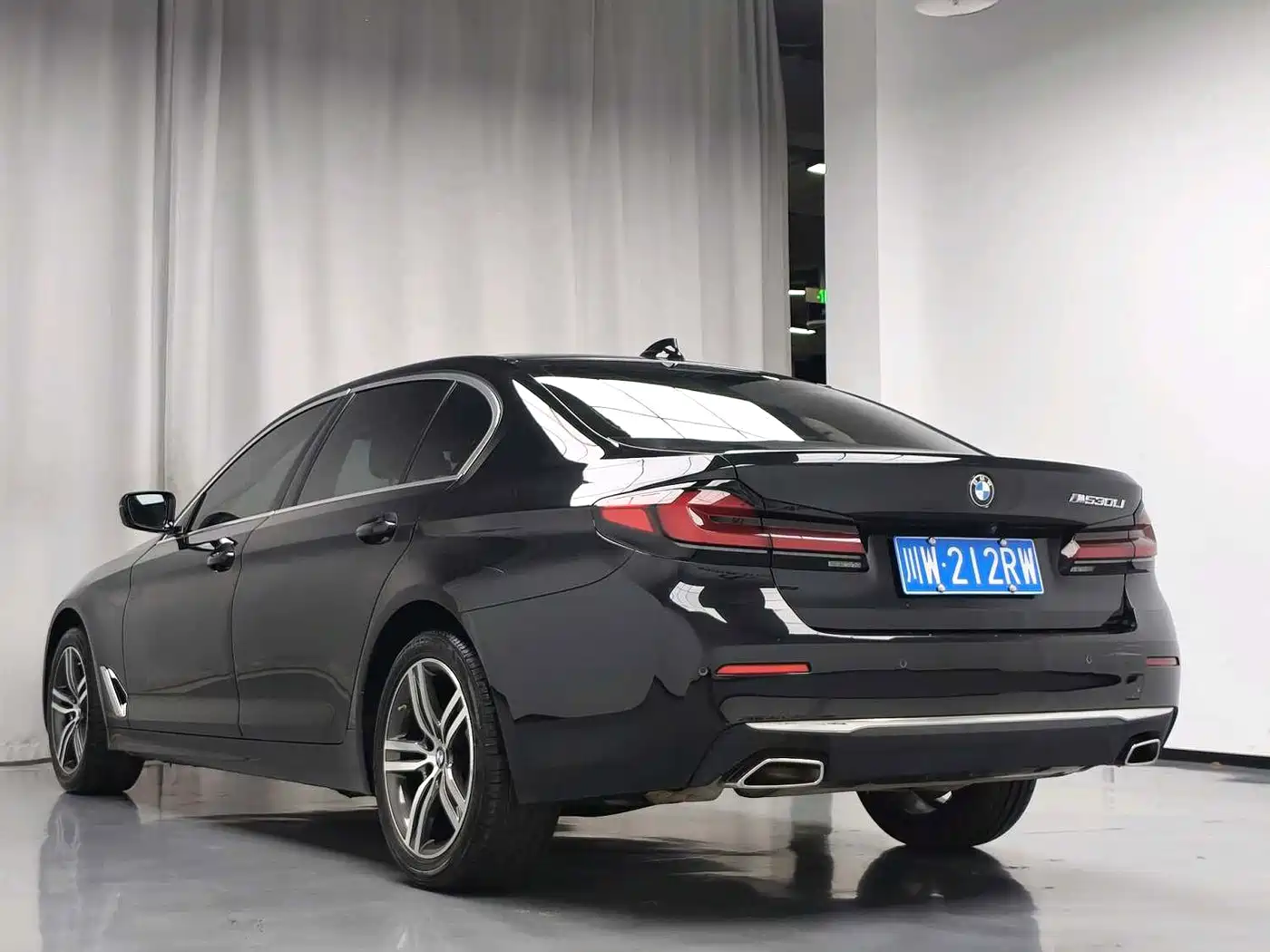 BMW 5 Series 2023 530Li Leading M Sport Package фото 9