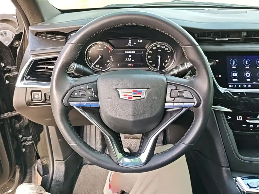 CADILLAC XT6