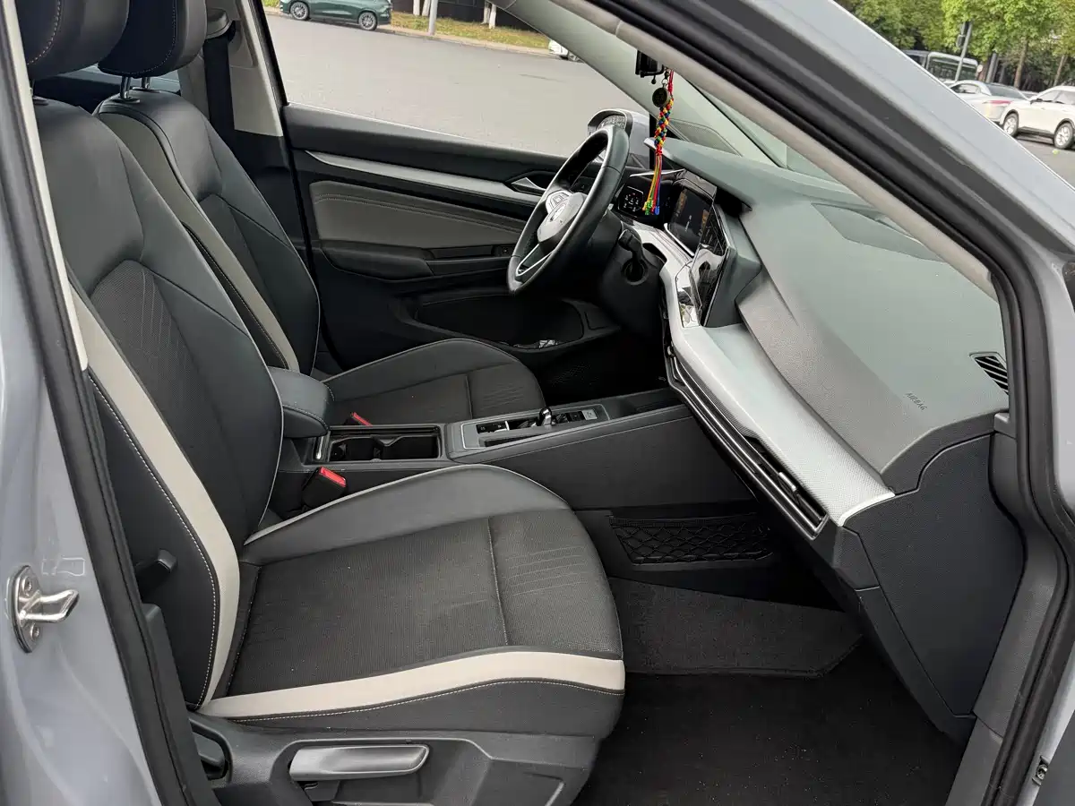 Volkswagen Golf 2021 280TSI DSG R-Line фото 9