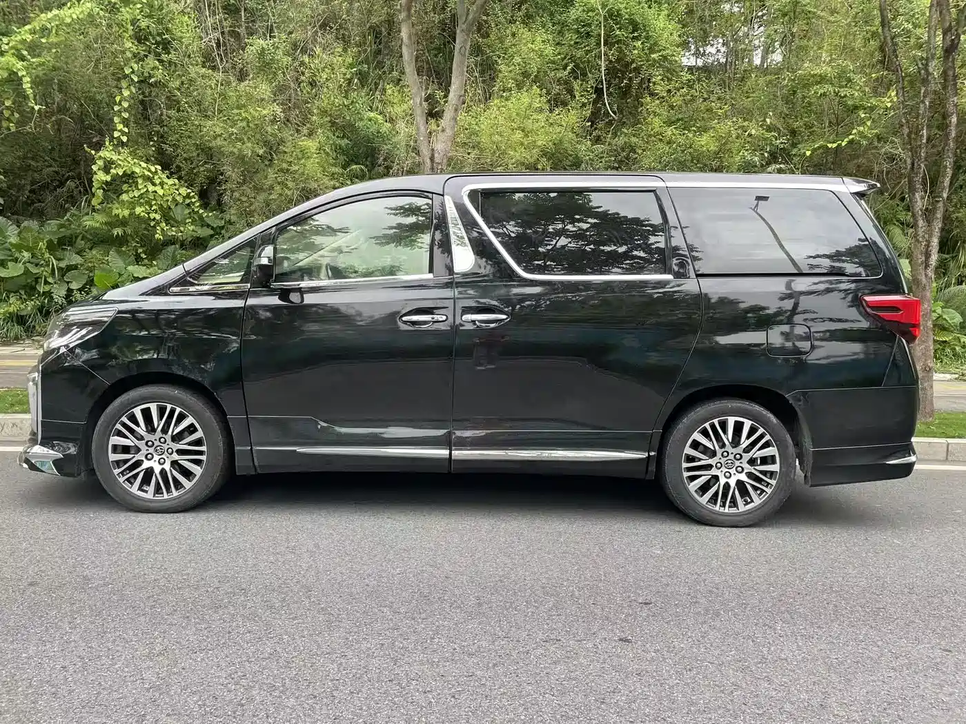 Toyota Alphard 2012 3.5L Luxury Edition фото 7