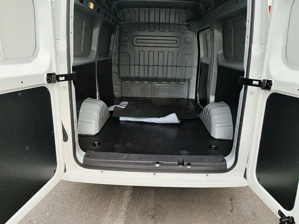 SAIC Maxus Dana V1 2023 Model V1 Short Wheelbase High Roof (43kWh) фото 19