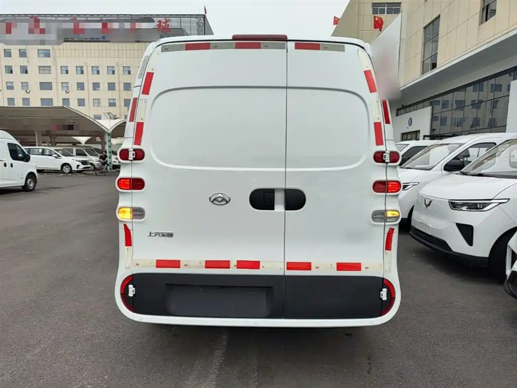 SAIC Maxus Dana V1 2023 Model V1 Short Wheelbase High Roof (43kWh) фото 6
