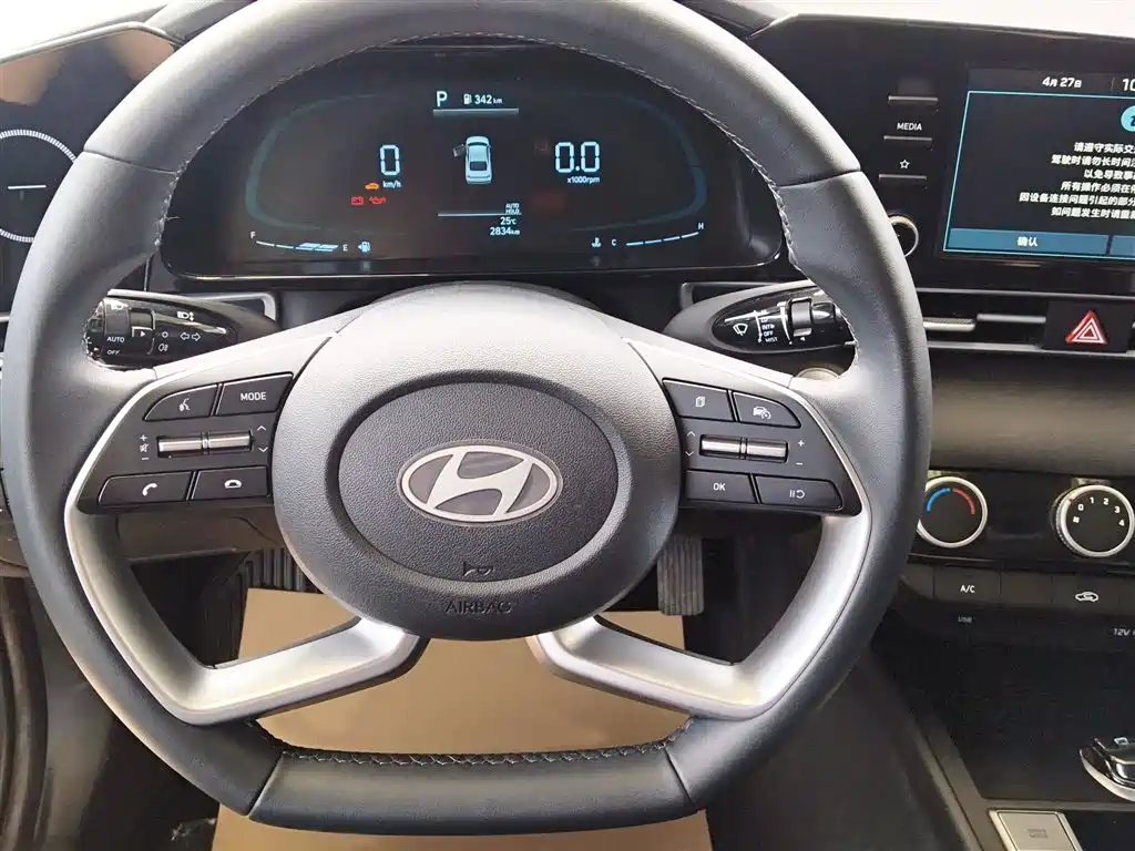 Hyundai Elantra 2023 1.5L CVT GLX Elite Edition фото 6