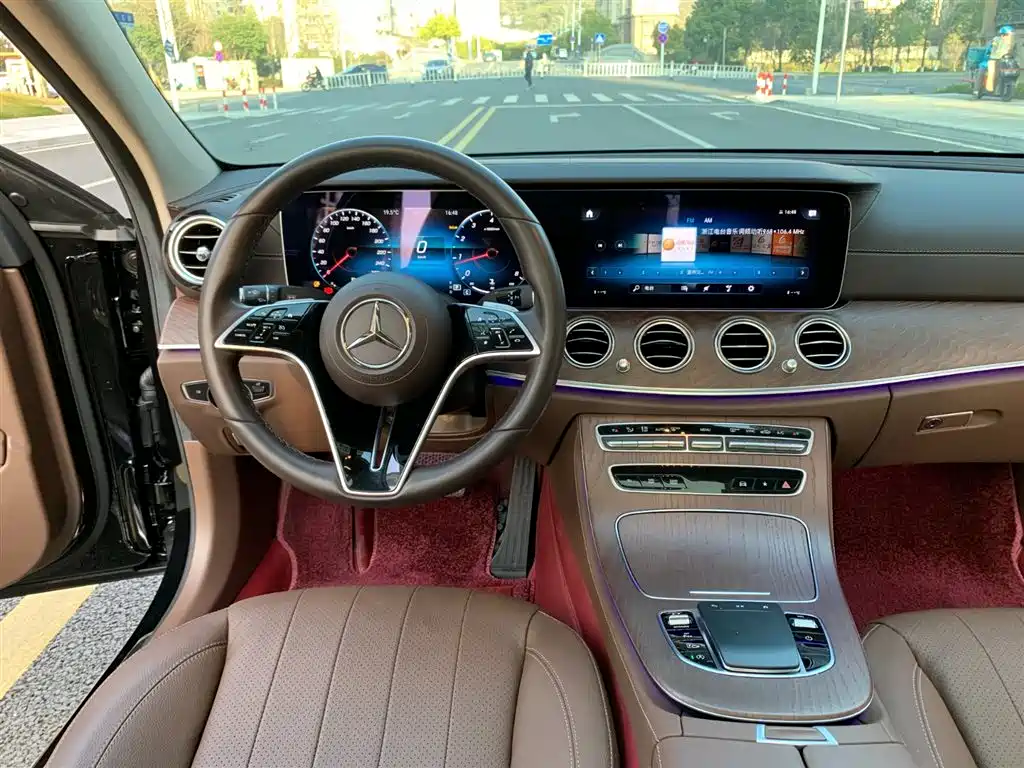 Mercedes-Benz E-Class 2023 E 300 L Fashion фото 11