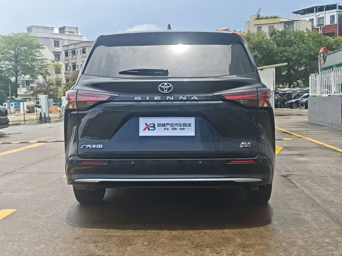 Toyota Sienna 2024 2.5L Hybrid Luxury Edition фото 7