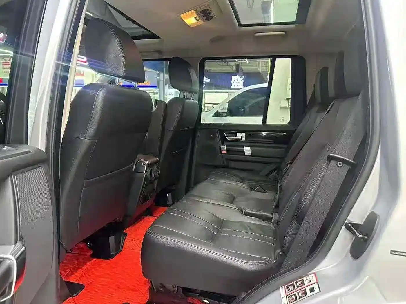 Land Rover Discovery 2015 3.0 SC V6 SE фото 6