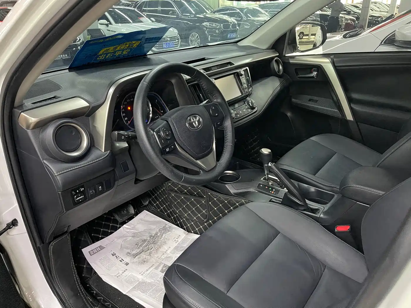 Toyota RAV4 Rongfang 2015 2.0L CVT 4WD Pioneer Edition фото 6