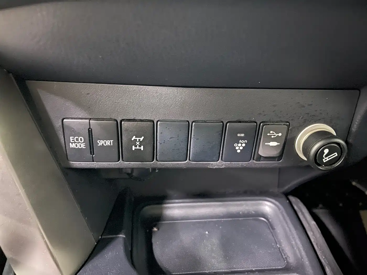 Toyota RAV4 Rongfang 2015 2.0L CVT 4WD Pioneer Edition фото 12