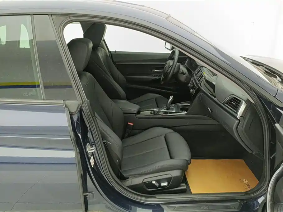 BMW 3 Series GT 2018 320i Fashion фото 8