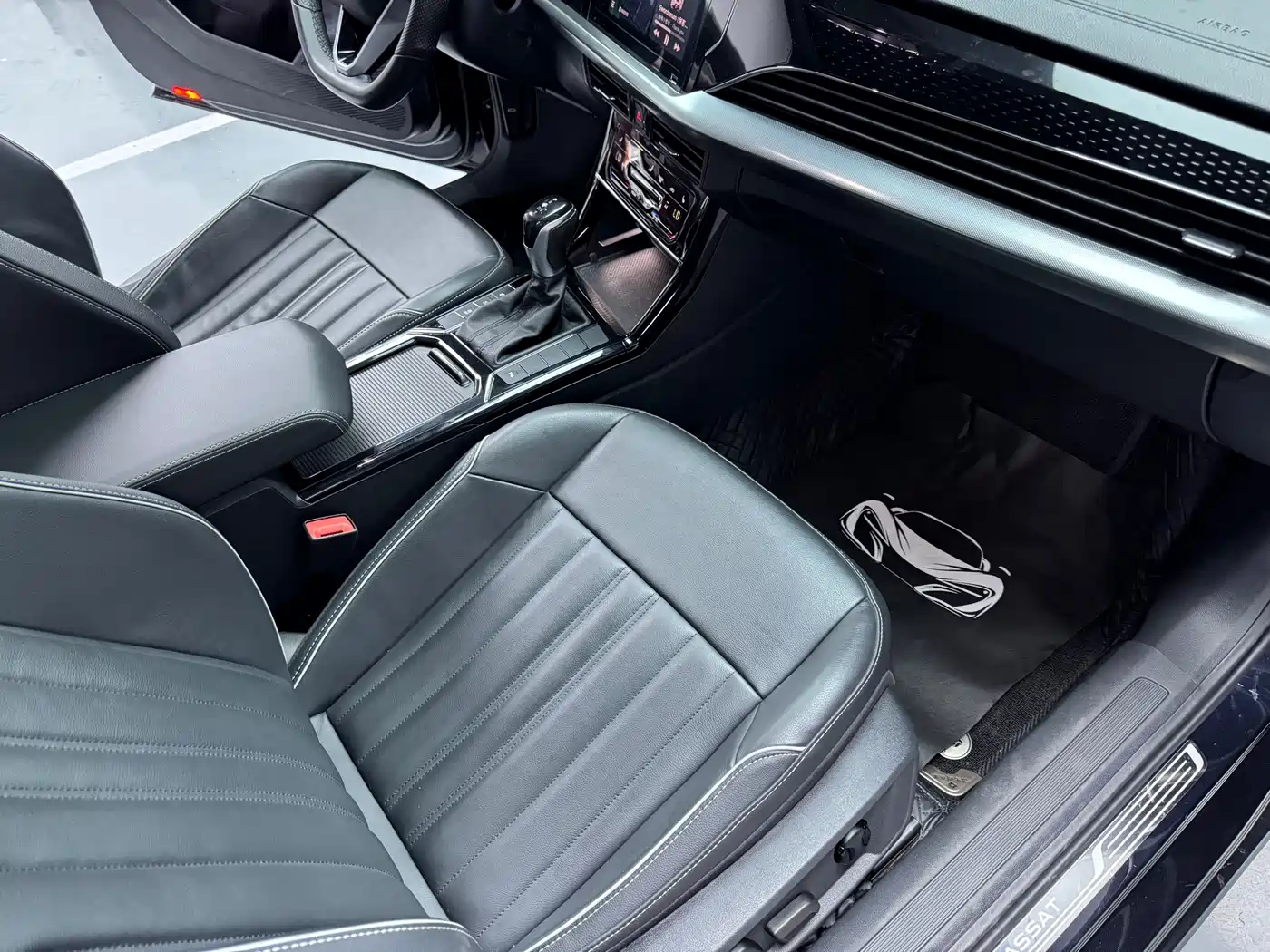 Volkswagen Passat 2023 330TSI Elite Edition фото 11