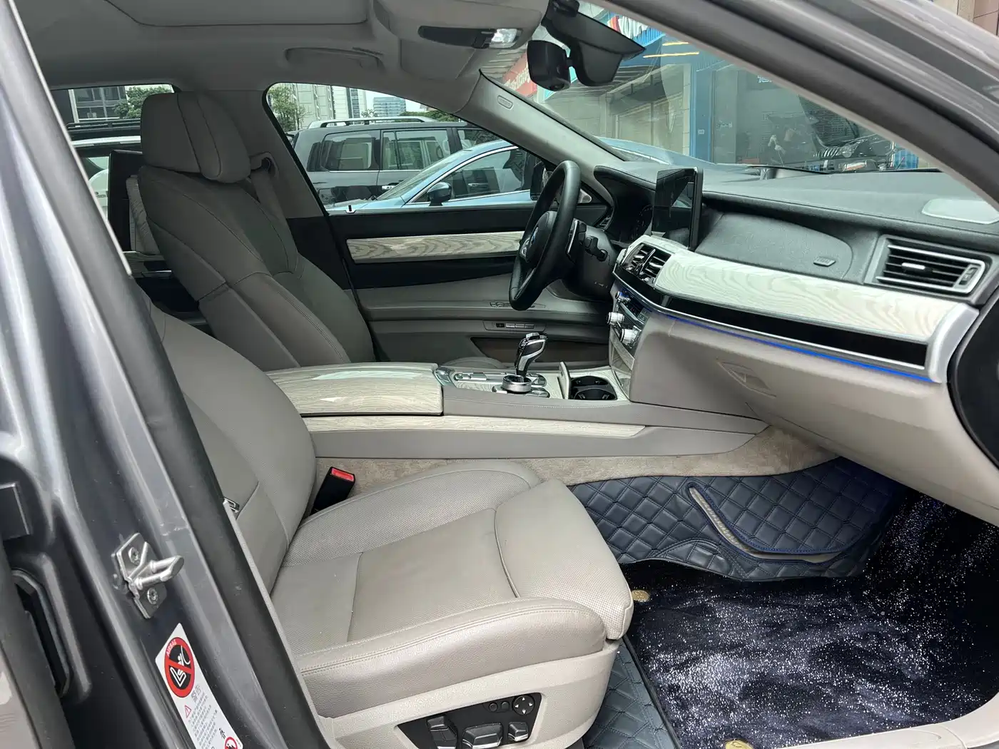 BMW 7 Series 2009 740Li Luxury фото 6