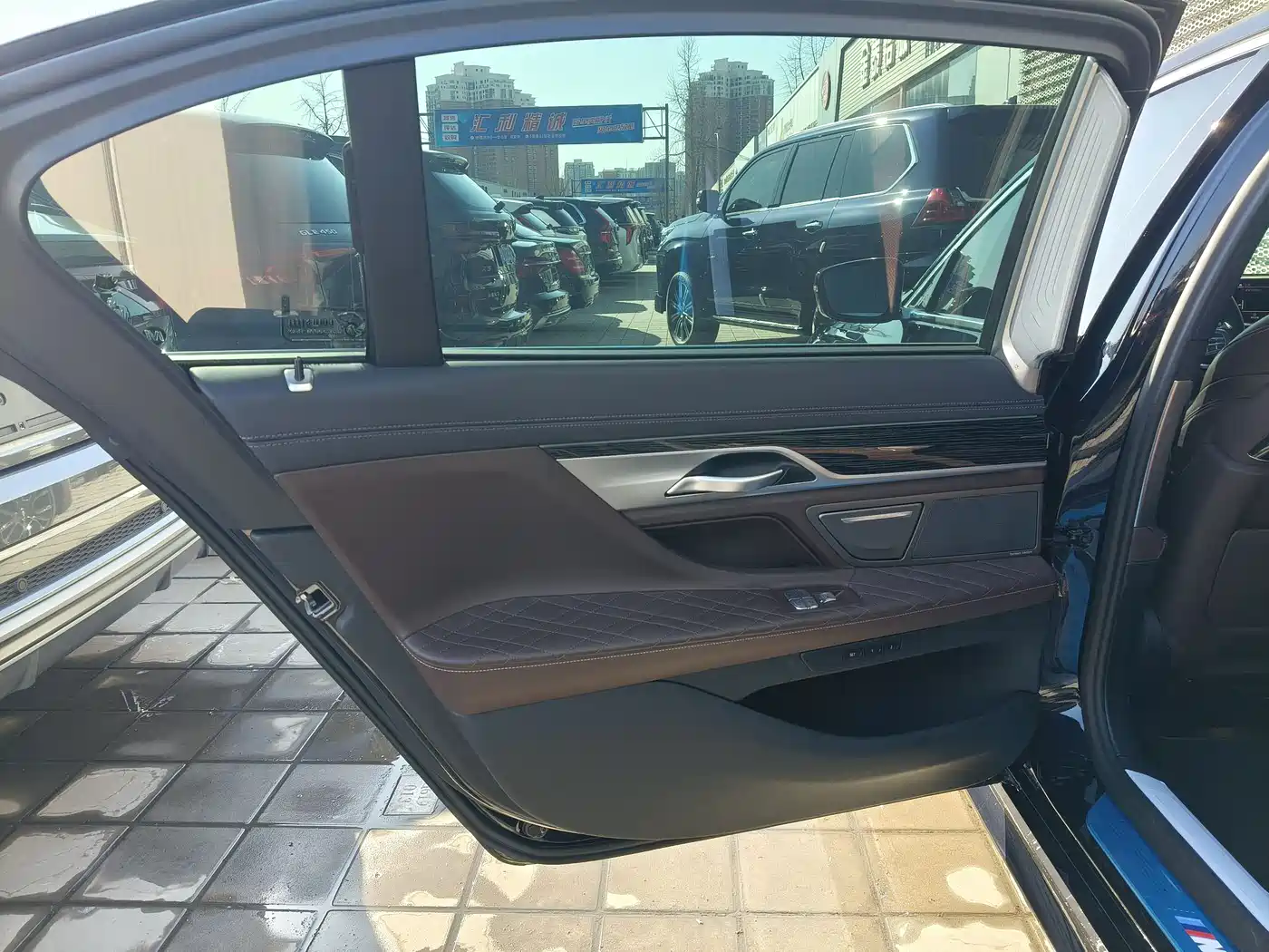 BMW 7 Series 2021 Model 740Li Leading M Sport Package фото 17