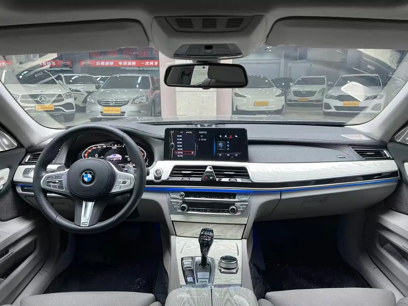 BMW 7 Series 2009 740Li Luxury фото 8