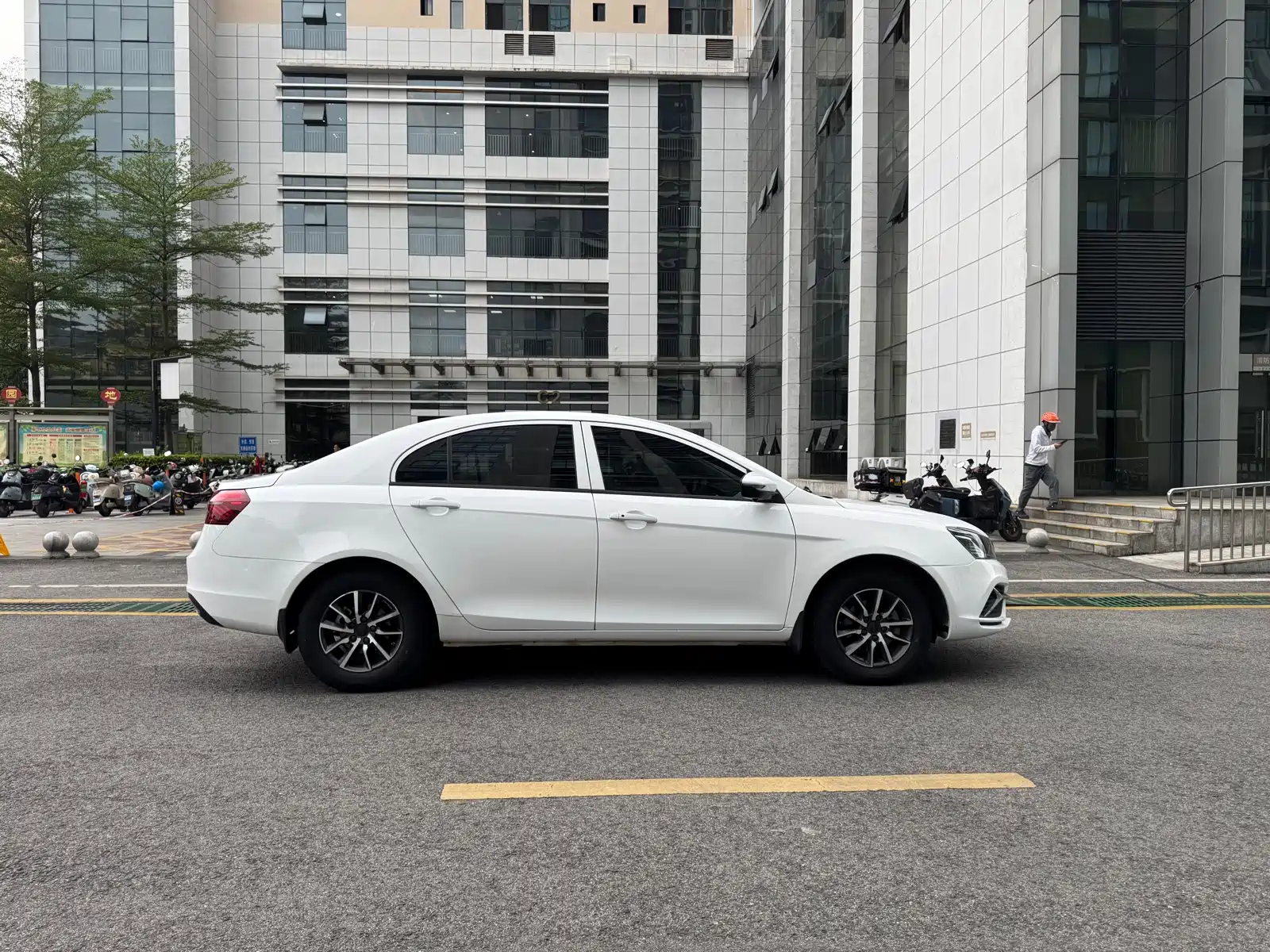 Фото 27 - Geely Emgrand
