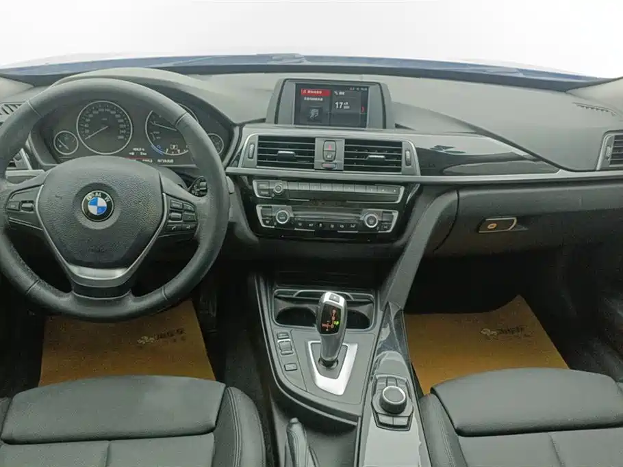 BMW 3 Series GT 2018 320i Fashion фото 12