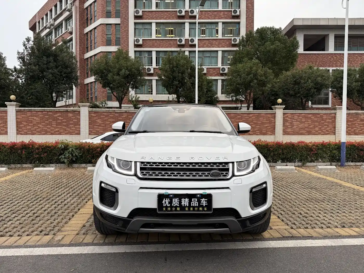 Land Rover Range Rover Evoque 2017 2.0T SE Smart Shine Edition фото 2