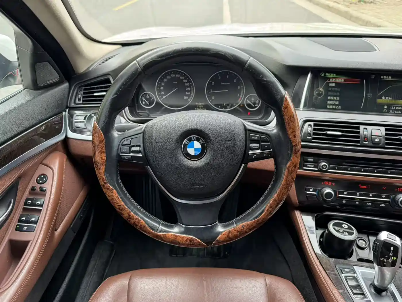 BMW 5 Series 2014 528Li xDrive Premium фото 14