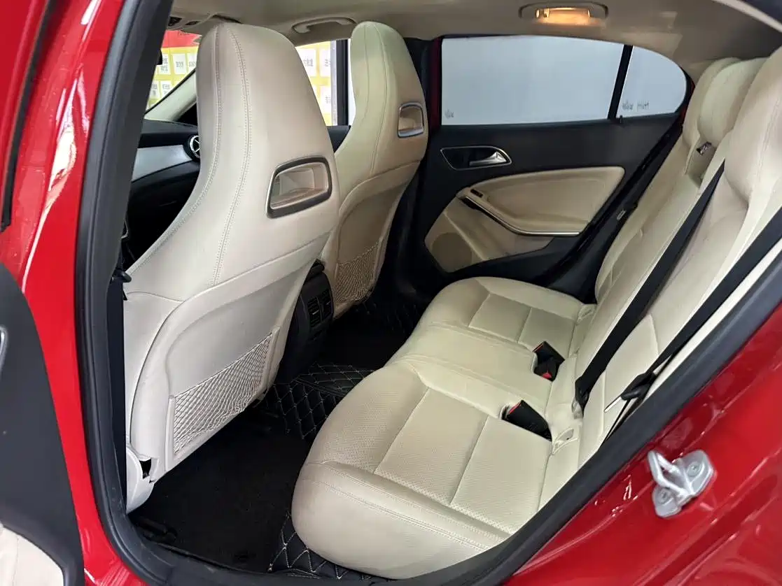 Mercedes-Benz GLA 2016 GLA 220 4MATIC Luxury фото 7