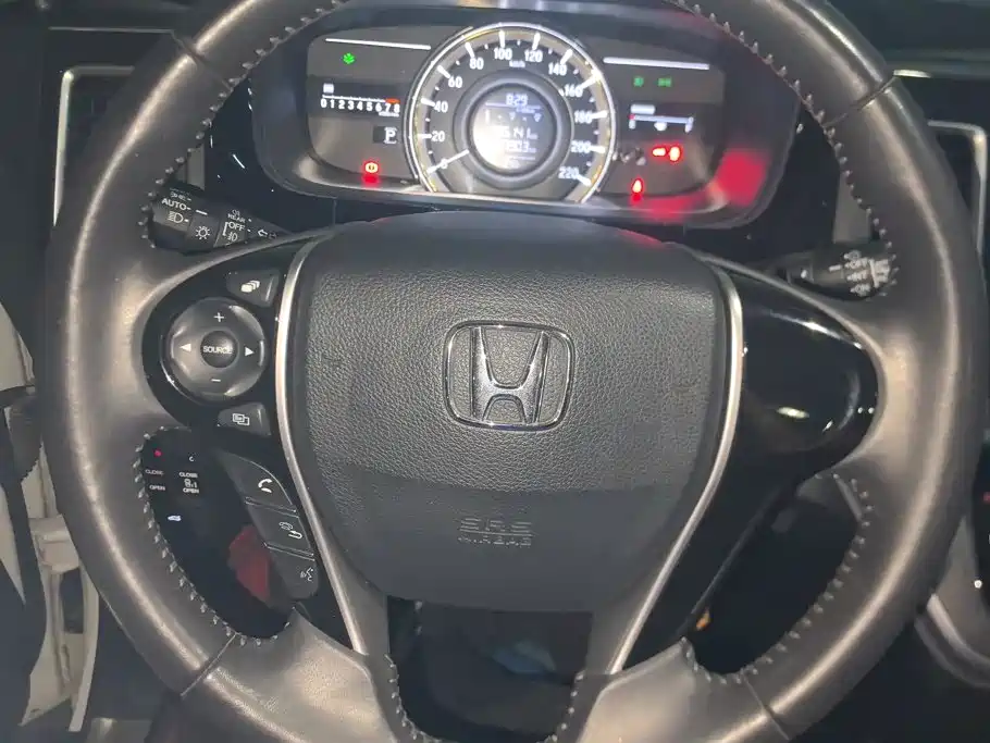 Фото 15 - Honda Elysion