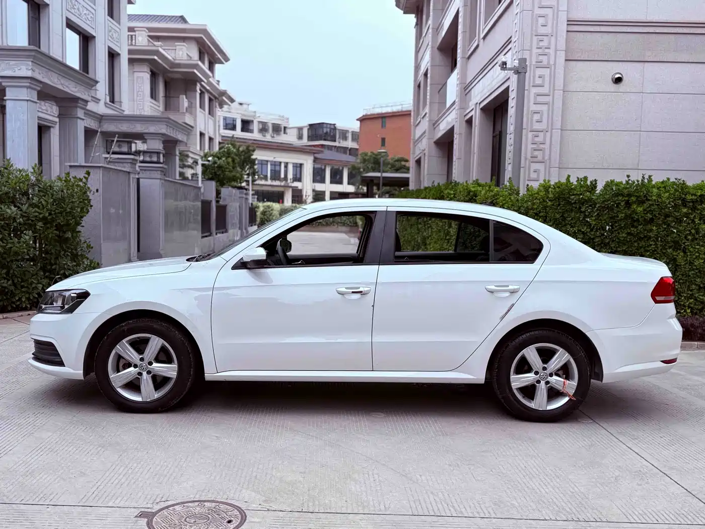 Volkswagen Lavida 2017 1.6L Manual Trend Edition фото 9