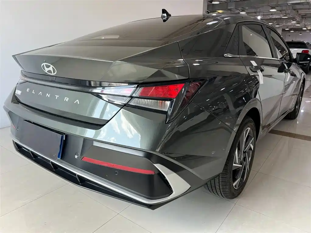 Hyundai Elantra 2023 1.5L CVT GLX Elite Edition фото 4