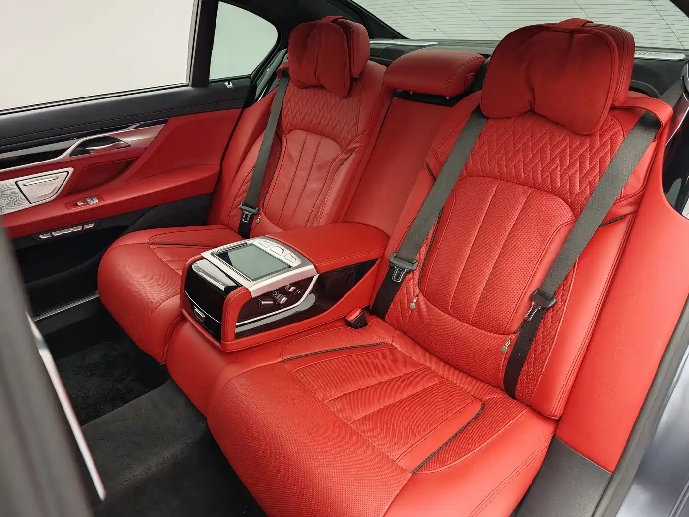 BMW 7 Series 2018 740Li xDrive Premium Type M Sport Package фото 18
