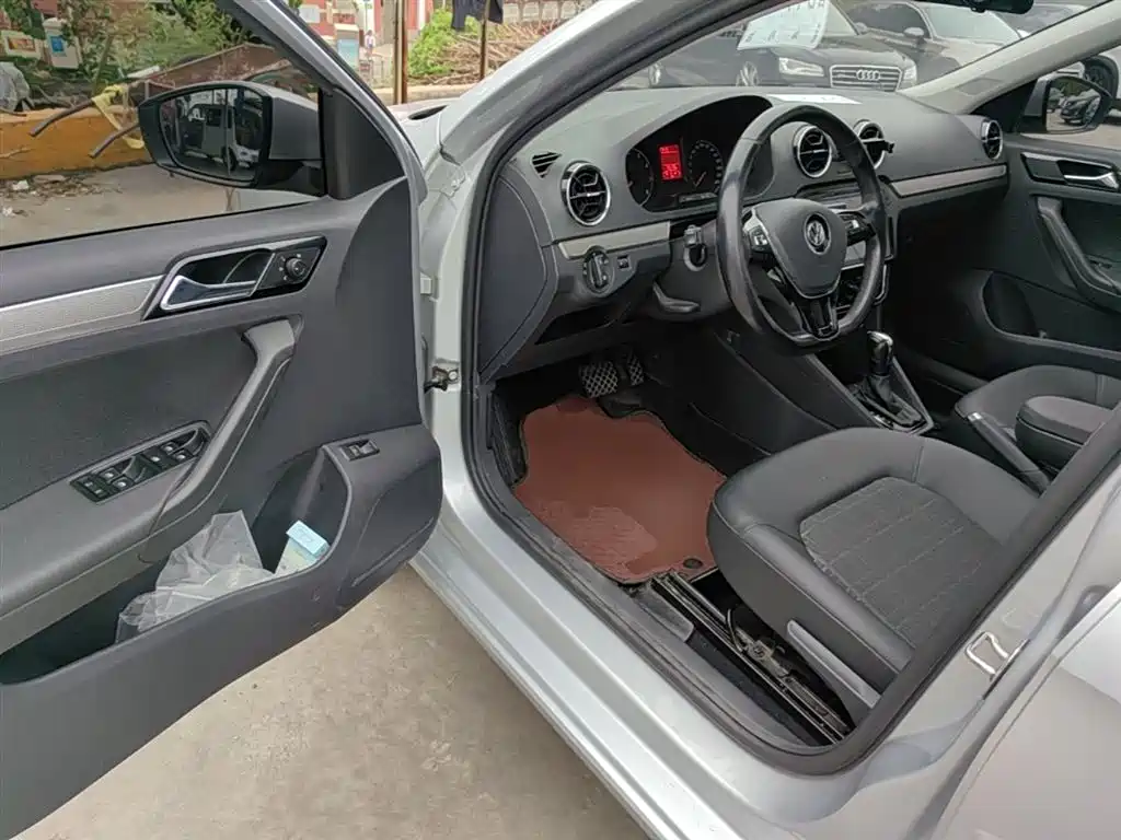 Volkswagen Jetta 2019 Dream Edition 1.5L Auto Comfort фото 16
