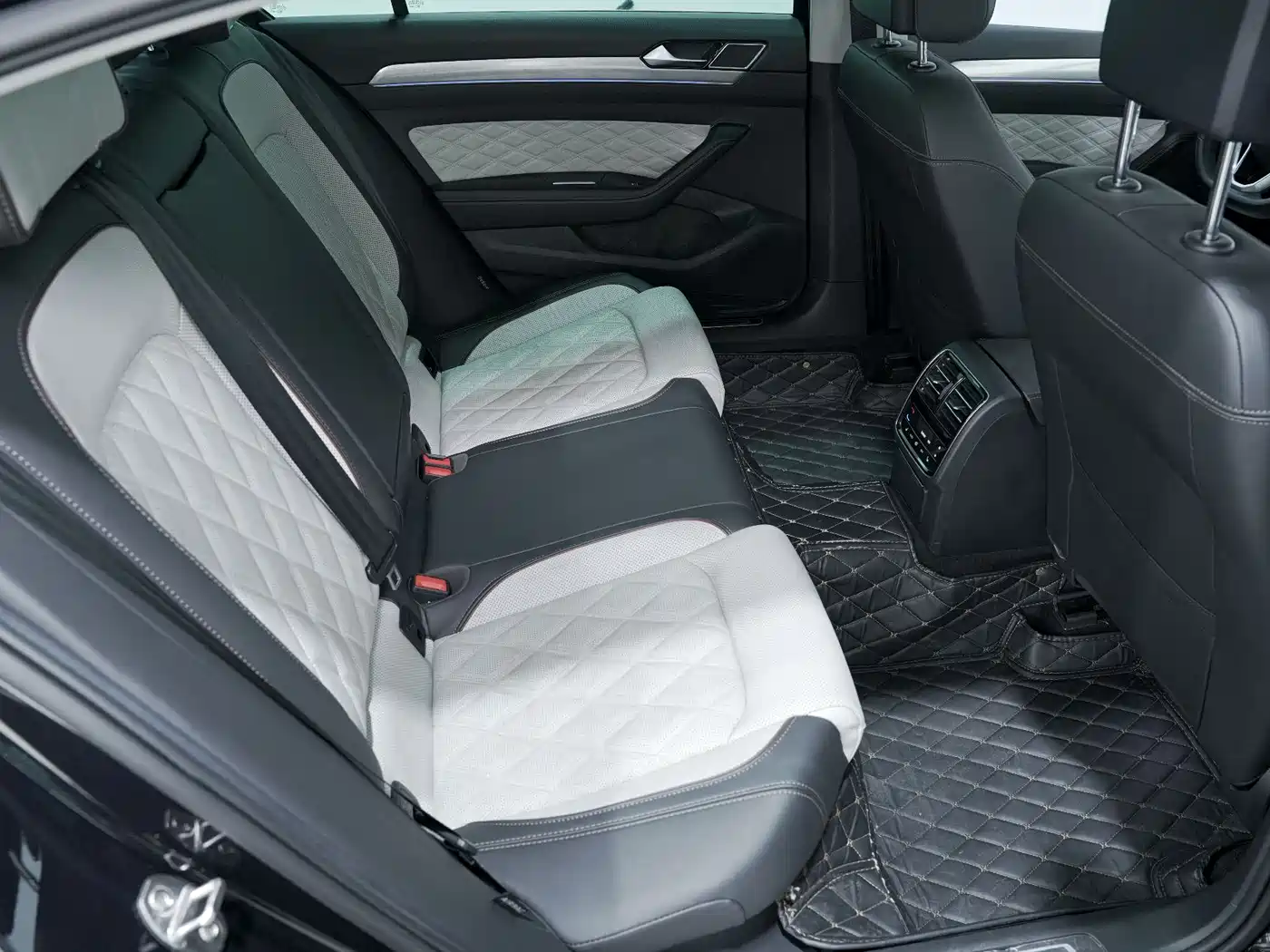 Volkswagen Magotan 2023 Model 2 Million Commemorative Edition 380TSI DSG Flagship фото 21